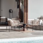 terasa uz bazen luksuzna nekretnina s vrtnim namještajem